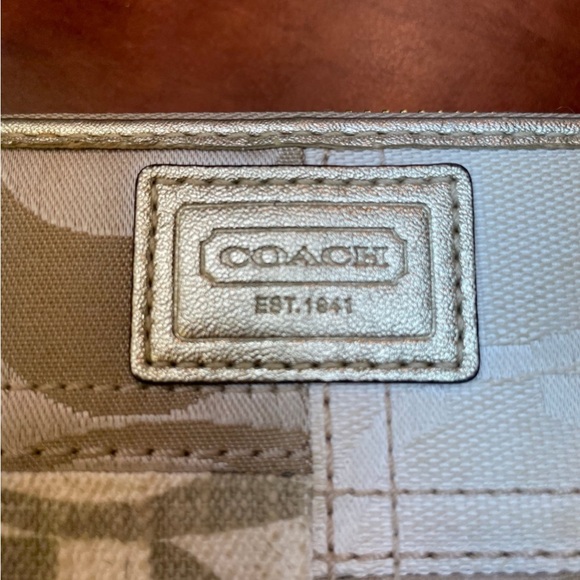 Coach Poppy Wallet - Picture 2 of 11